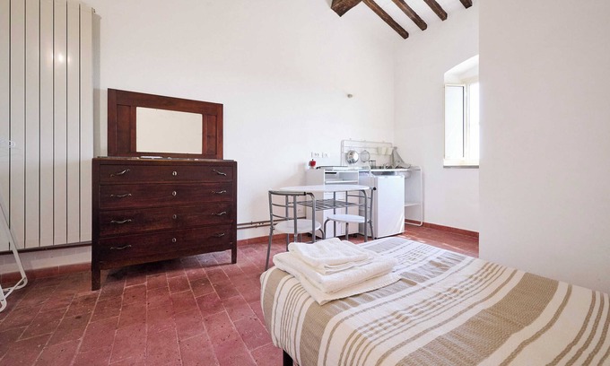 Riotorto Apartment | Room 'Camera 4 - Del Ponti' with Shared Garden and Wi-Fi