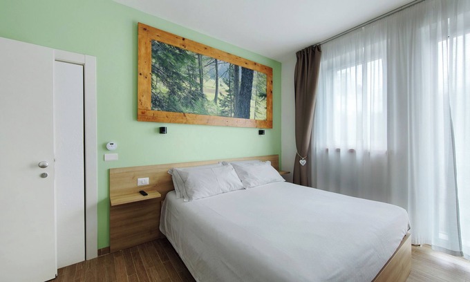 Domegge di Cadore Apartment | Room 'Camera F Bosco' with Lake View, Shared Terrace and Wi-Fi