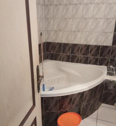 Mulhouse House | Room chambre Zimmer in einer Wohnung