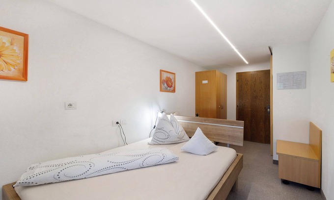 Valle Aurina Apartment | Room 'Ederhof 8' with Mountain View, Shared Terrace and Wi-Fi