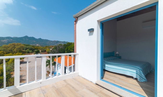 Calangianus Apartment | Room 'Elicriso' with Mountain View, Wi-Fi and Air Conditioning