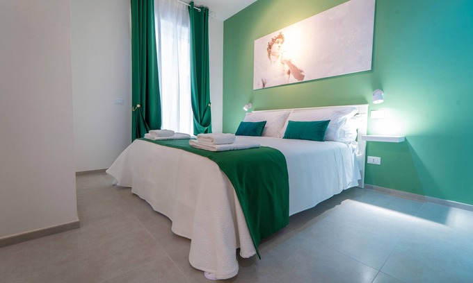 Conversano Apartment | Room 'Estro' with Shared Terrace, Wi-Fi and Air Conditioning