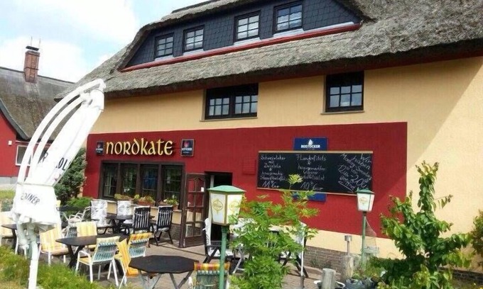 Wieck auf dem Darss Apartment | Room for 2 pers. with breakfast in the in-house restaurant - Red room