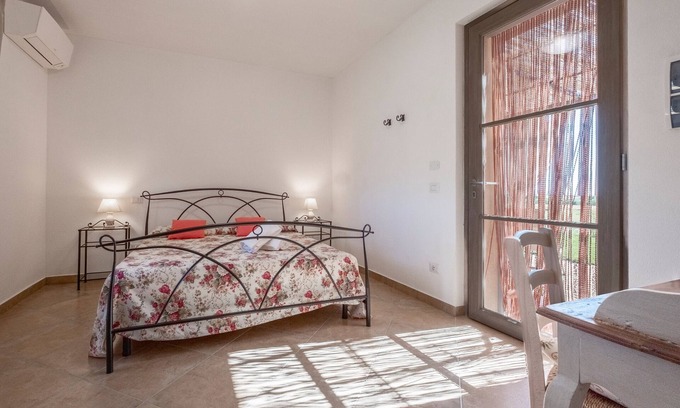 Magliano in Toscana Apartment | Room 'Giusti - 4 Querce' with Shared Garden, Wi-Fi and Air Conditioning