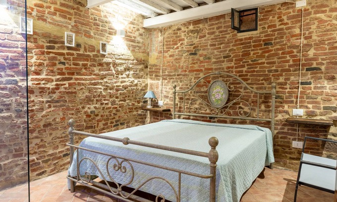 Foiano della Chiana Apartment | Room 'Il Rifugio' with Wi-Fi