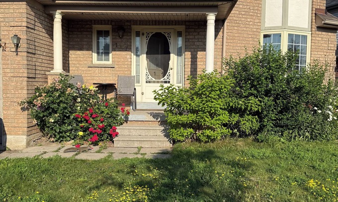 Brampton West House | Room in Brampton Downtown