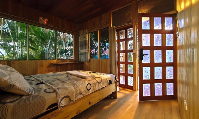 Iquitos Bed & Breakfast | Room in bungalow in front of the lake, in the heart of Iquitos