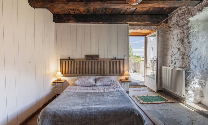 Valgorge Apartment | Room 'La Ferme De Chalas - Grangette' with Shared Pool, Shared Terrace and Wi-Fi
