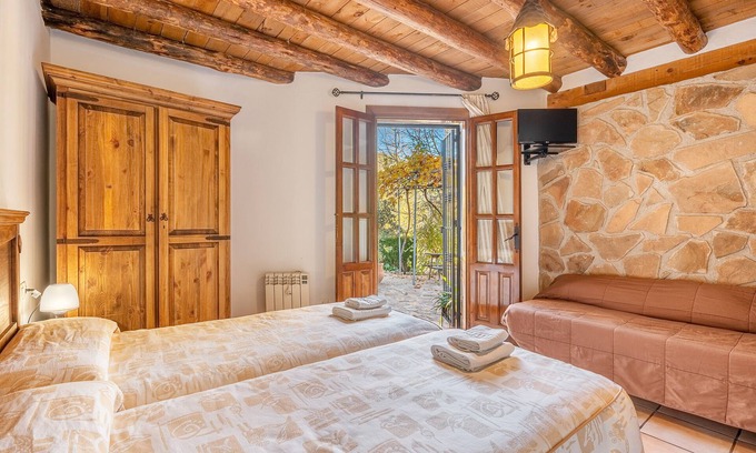 Castril House | Room 'La Parra Habitación' with Mountain View, Shared Terrace and Wi-Fi