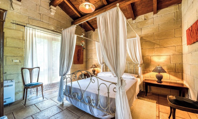 Vernole Apartment | Room 'Masseria Copertini - Geco' with Wi-Fi and Air Conditioning