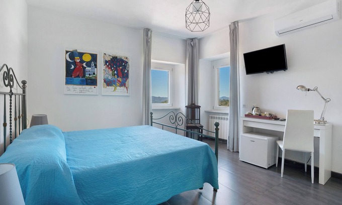 Rocchetta di Vara Apartment | Room 'Matrimoniale Con Vista Montagna' with Mountain View, Wi-Fi and Air Conditioning