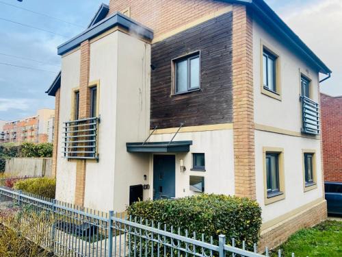 Peterborough House | Room No 2 in shared house