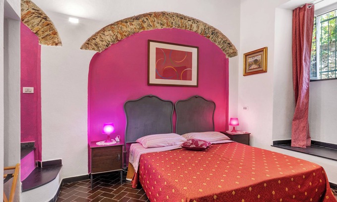 Fontona Apartment | Room 'Rosa' with Mountain View, Shared Pool and Wi-Fi