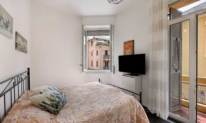 Pegli Apartment | Room 'Stanza Per 2 Persone' with Balcony and Wi-Fi