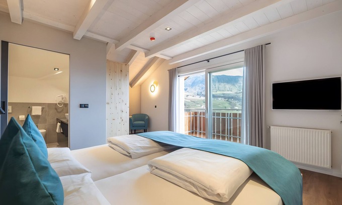 Tirolo Apartment | Room 'Suite 1' with Mountain View, Wi-Fi and Air Conditioning