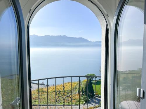 Puidoux House | Room with 360° view overlooking Lake Geneva and Alps