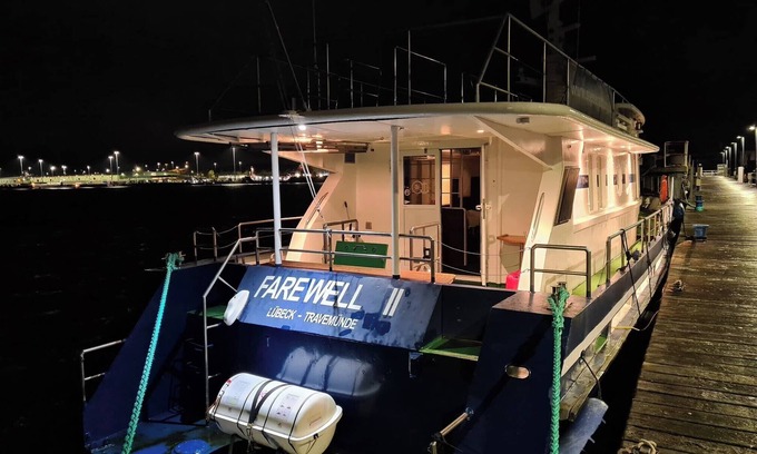 Roslev Boat Rental | Room with sea view Whilpool ca.40 Sun deck, bathing platform