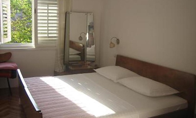 Split Apartment | Rooms and Apartment Lucac Manus