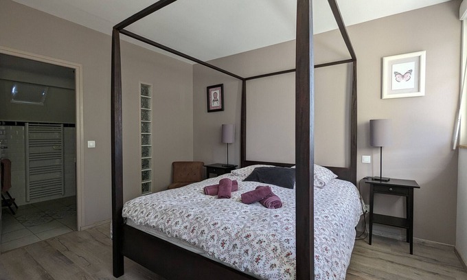 Fontguenand Bed & Breakfast | Rooms with breakfast included and guest table in Berry, near the Loire Castles
