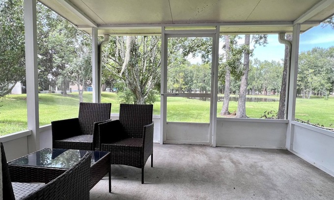 Northside House | Roomy 3 bedrooms townhouse near Jax Airport - sleeps 6