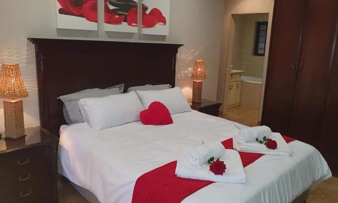 Zwartkop House | Roosthaven Guesthouse