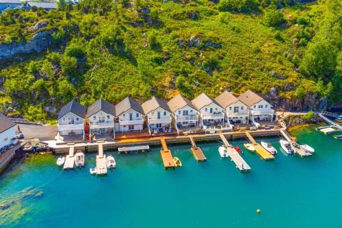 Vinnes House | Rorbu i Gilsvågen - Egen Brygge - Båtutleie