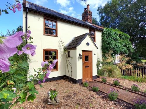 Wrentham House | Rose Cottage, 2 Bedroom Cottage with character, near Southwold
