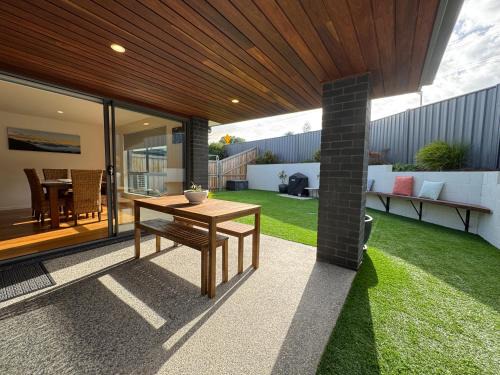Blackmans Bay Villa | Rose Villa