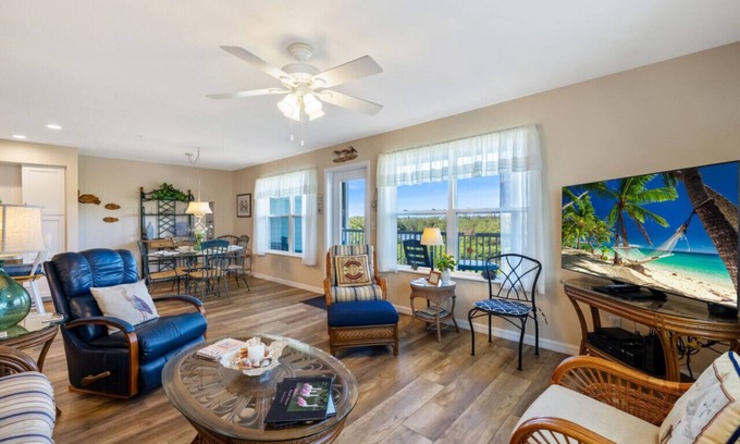 Cedar Key Condo | Roseates Retreat Condo: Sleeps 6 with an amazing view