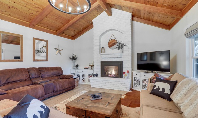 Roseville House | Roseville Home w/ Pool, 5 Mi to Folsom Lake!