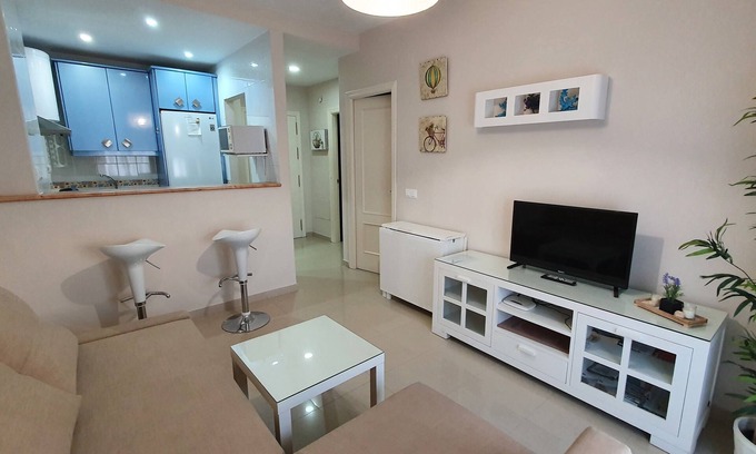 Rota Apartment | ROTA (Cádiz) 1st line beach, Garage, Wifi, air conditioning, 2 places