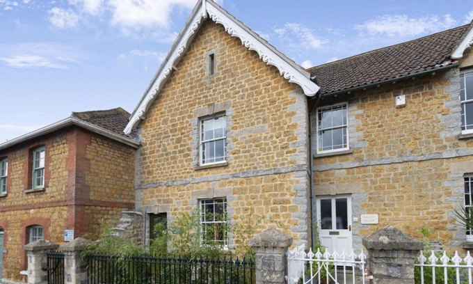 Castle Cary House | Round House Cottage