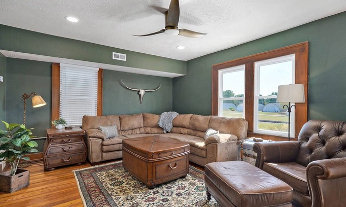 Strafford House | Route 66 Motel