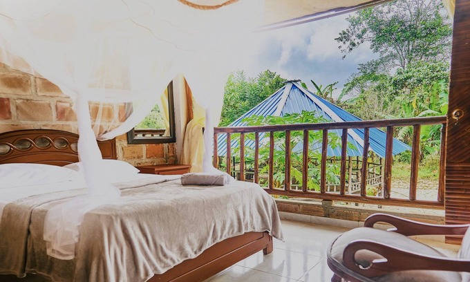 Mocoa Apartment | ROYAL COLIBRI ROYAL LAKE AND FOREST VIEW ROYAL COLIBRI ROYAL ROOM WITH PRIVATE DINING AREA