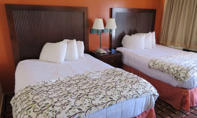 Medford Hotel | Royal Crest Motel