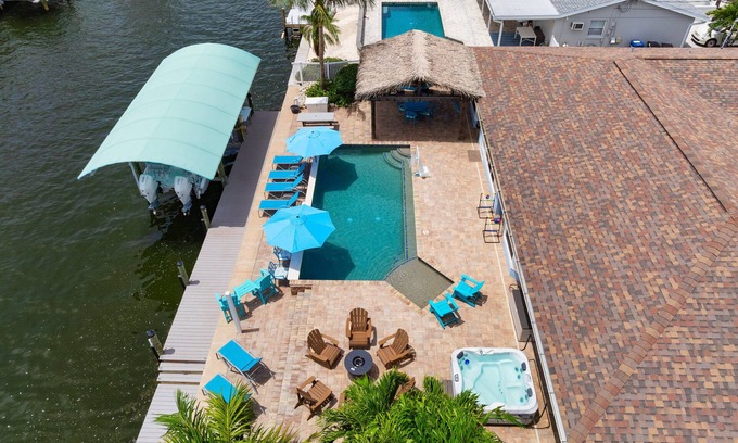 Whitney Beach House | ⚓Royal Palm Paradise! Waterfront, Private Pool/Hot Tub, Boat Dock!⚓🐕