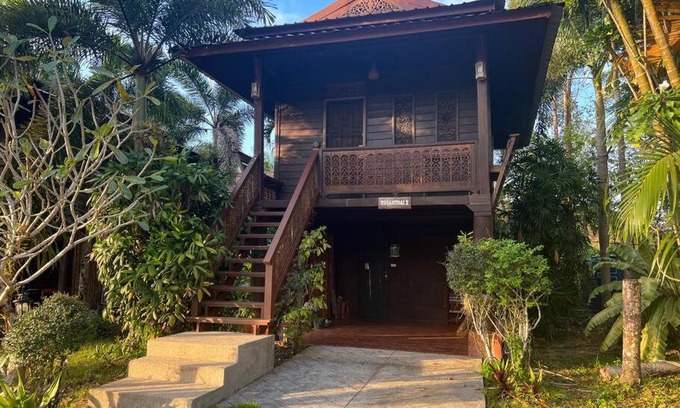 Khuekkhak House | Ruean Thai 2 タイ風木の家
