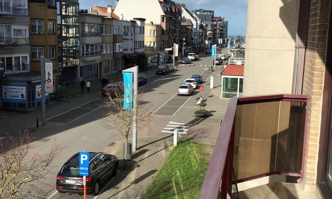 Sint-Idesbald Apartment | Ruim appartement met lift en gratis parking