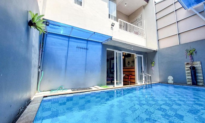 Oro Oro Ombo House | Rumah Kartika Batu