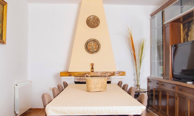 Casas de Ves Cottage | Rural House Señorío de Ves for 17 people with swimming pool, barbecue and leisure area.