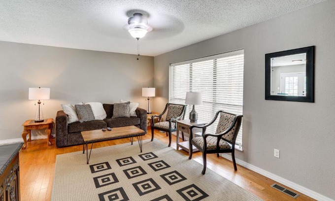 Melbourne House | Rural Melbourne House with Deck!