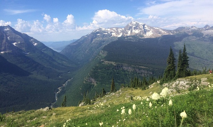 West Glacier Cabin | Rustic 2 Bedroom Cabin, 2 Baths, Sleeps 4, 2 Minutes From West Glacier