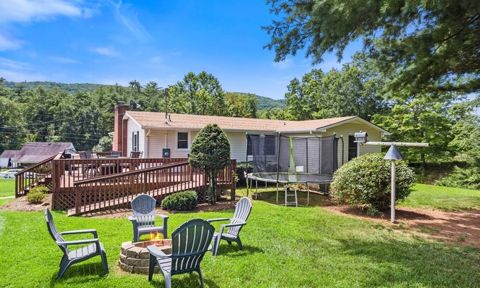 New River House | Rustic 4BR Mountain Escape – Family & Pet-Friendly Retreat Near Virginia Tech