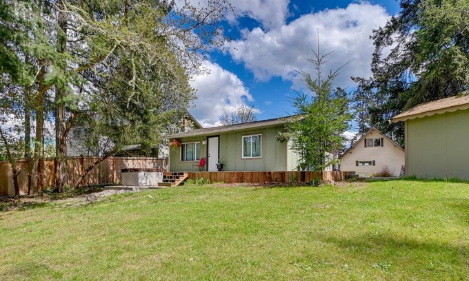 Allyn-Grapeview House | Rustic Allyn Cabin Private Isl Community with Kayak