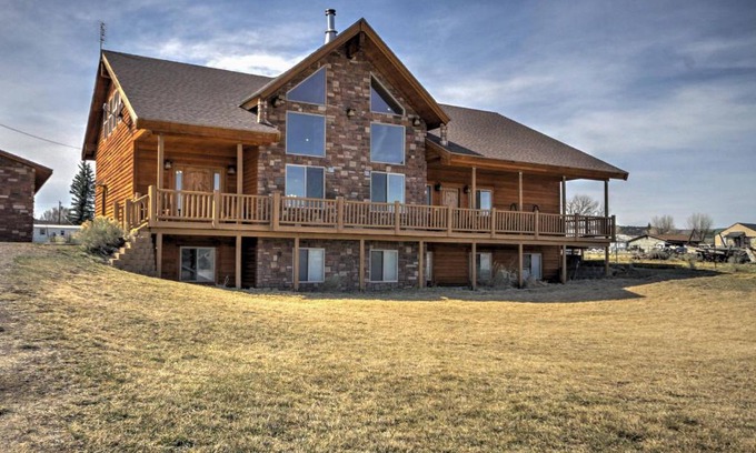 Hatch House | Rustic Bryce Canyon Home with Deck on Sevier River!