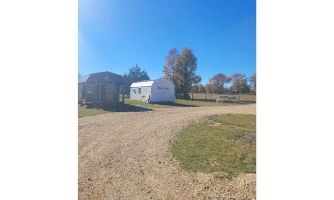 Winnsboro RV Rental | Rustic Bunk House!