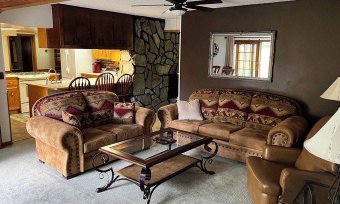 Great Falls House | Rustic Charm - City Comforts