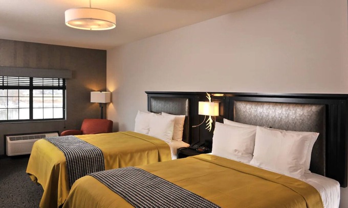 Independence Hotel | Rustic Charm Meets Modern Comfort: Unique Kansas City Stay with Pool