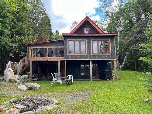 Nominingue House | Rustic Cottage by the Lake