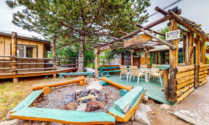 Cedaredge Cabin | Rustic hideaway with great shared amenities